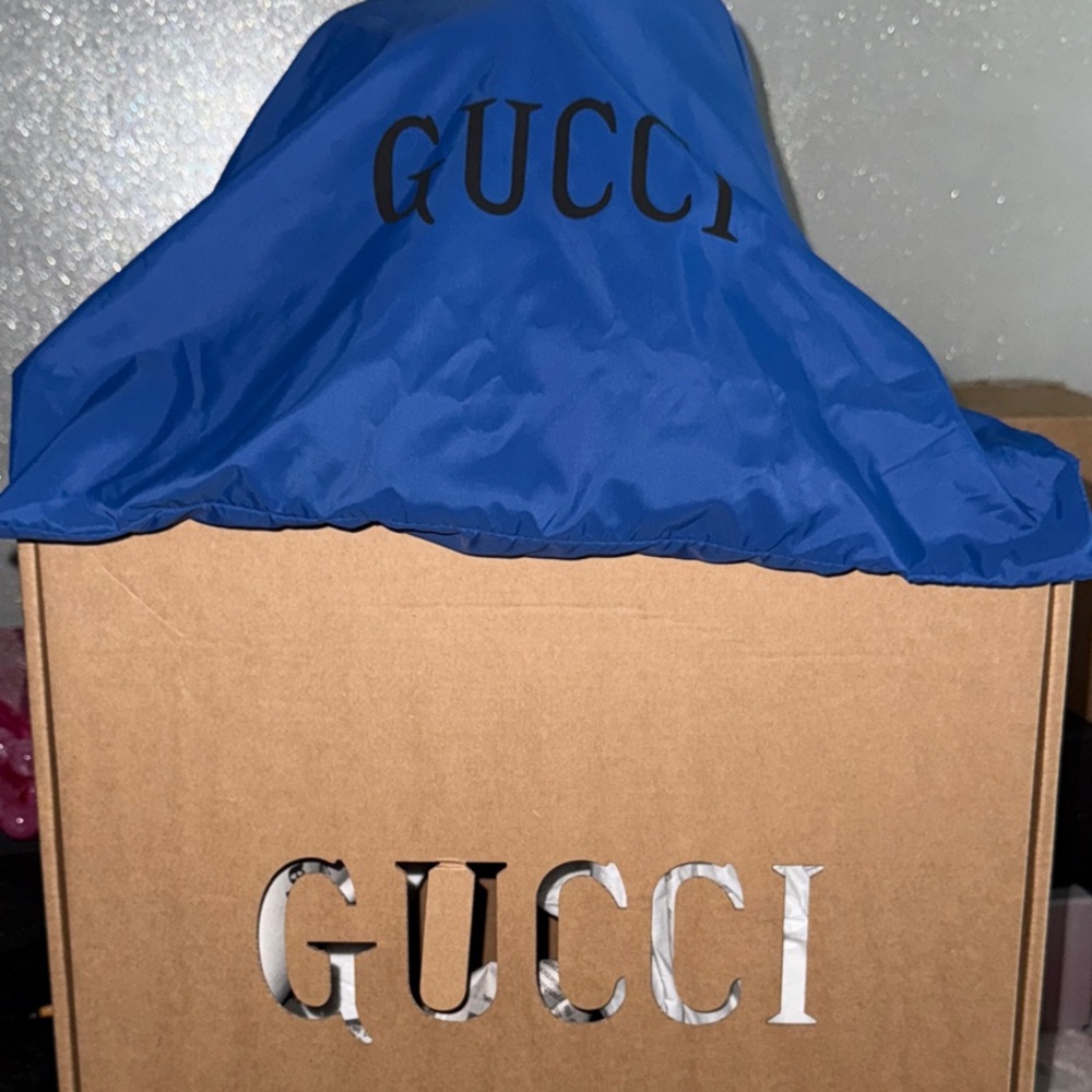 Gucci Royal Blue Bucket Hat with Black Patch - Picture 15 of 16